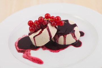 RAW white chocolate vanilla panna cotta 