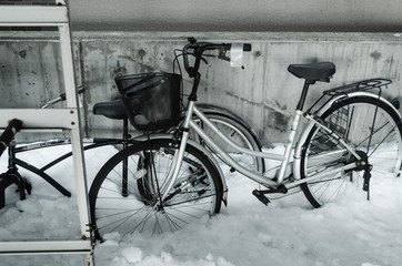Fototapeta na wymiar 雪の積もった自転車