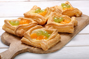 Cream puff pastry with fruit