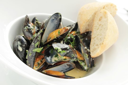 cooked mussels moules marinier