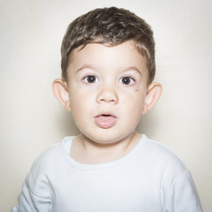 Retrato de niño de 2 años