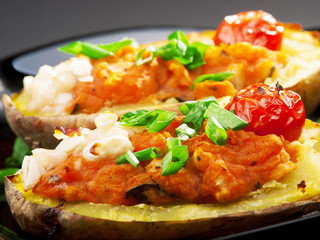 Stuffed potatos with tomatos