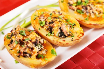 Fototapete Vorspeise Stuffed potato with chicken and spinach