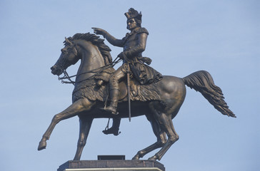 Fototapeta na wymiar An equestrian statue of General George Washington near the Washington Monument at Capitol Square in Richmond, Virginia