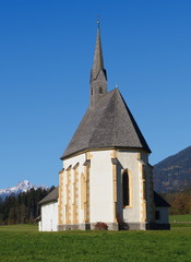 Fototapeta na wymiar Filialkirche St. Athanasius bei Berg im oberen Drautal / Kärnten / Österreich