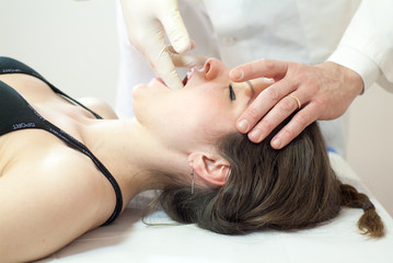 Fototapeta na wymiar technique of vestibular osteopathy on a woman