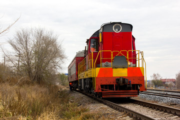 Obraz premium red-yellow locomotive train on the tracks