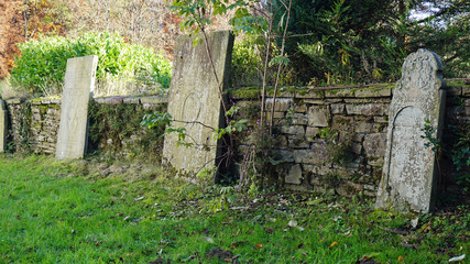 Grabplatten an der Kirche in Marienheide-Müllenbach, Deutschland