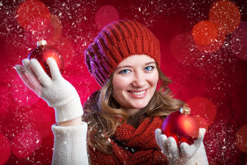 Frau in Weihnachtsstimmung