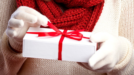 Frau in Weihnachtsstimmung