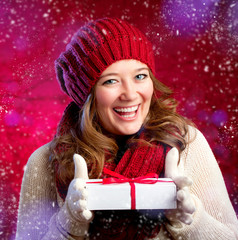 Frau in Weihnachtsstimmung