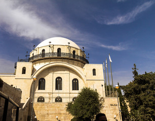 Fototapeta na wymiar White facade famous restored Hurva Synagogue. Jerusalem, Israel