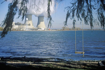 Two nuclear power plants at Lake Erie, MI