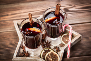 Mulled wine with cinnamon and orange