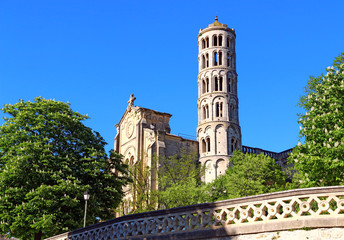 La cathédrale  Saint-Théodorit  et la tour Fenestrelle à Uzès