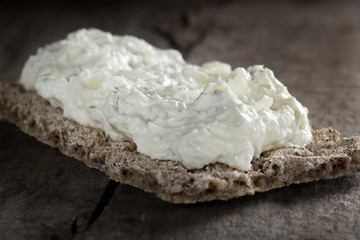 Crispbread with cheese cream