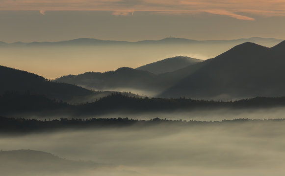 Fototapeta brume sur les sommets