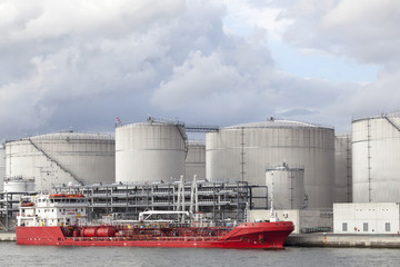 Obraz premium Tanker im Hafen von Antwerpen, Belgien