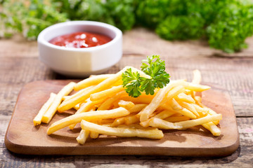fried potatoes with sauce