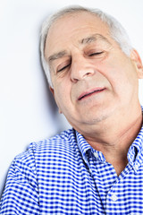 Obraz premium old senior portrait in gray background