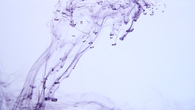 mor m&uuml;rekkep suda dağılıyor