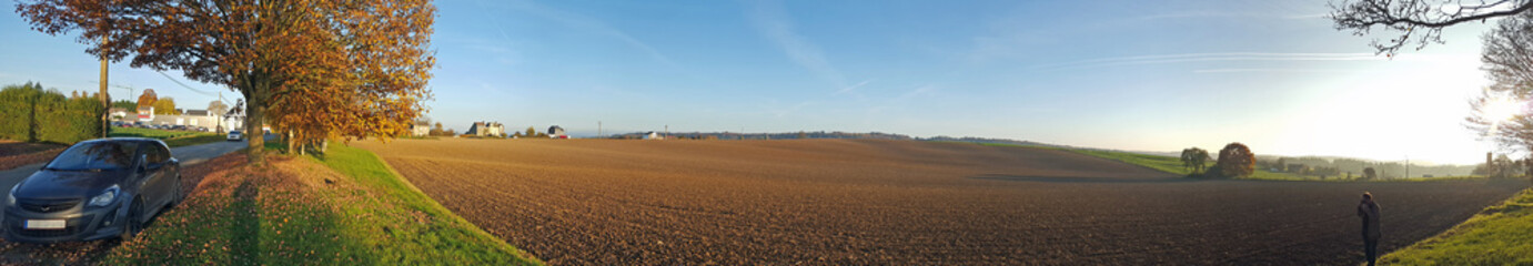 Fototapeta na wymiar Panorama à la campagne en automne