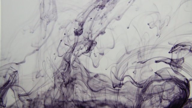 m&uuml;rekkep suda halkalar &ccedil;iziyor