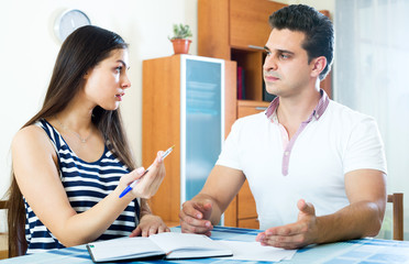 Obraz premium Emotional young man and woman