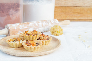 Tart cashew and raisin