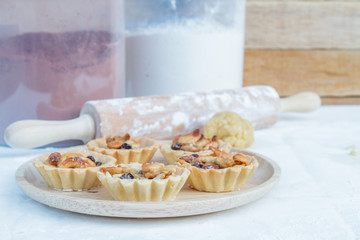 Tart cashew and raisin