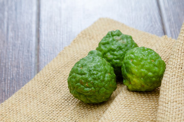 Bergamot and onion on fabric