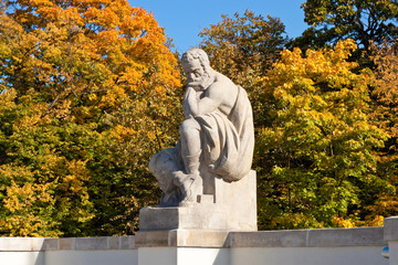 Obraz premium A sculpture in Lazienki park, Warsaw