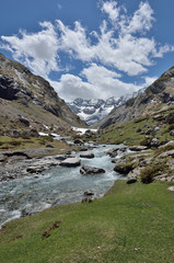 Spring from the mountain cirque d'Estaube