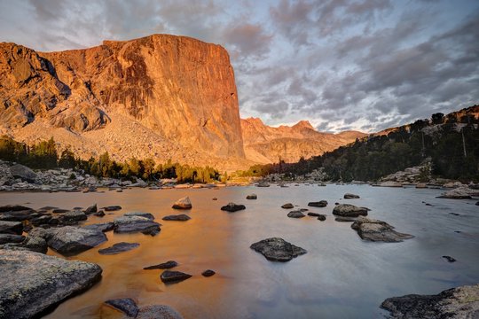 Mount hooker and Grave Lake, Wyoming, America, USA