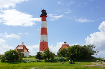 Fototapeta na wymiar Leuchtturm an der Nordsee Küste in Westerhever Nordfriesland
