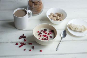 овсяная каша с ягодами