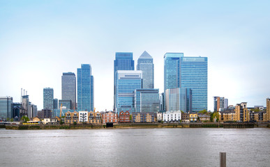Fototapeta na wymiar LONDON, UK - May 21, 2015: Canary Wharf business and banking district