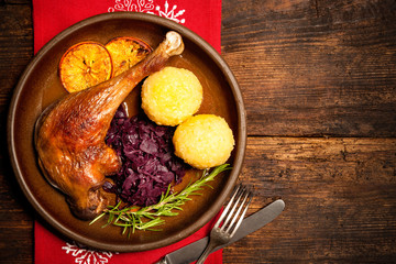 Crusty goose leg with braised red cabbage and dumplings - obrazy, fototapety, plakaty
