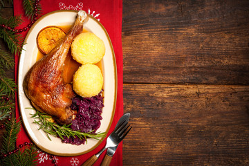 Crusty goose leg with braised red cabbage and dumplings