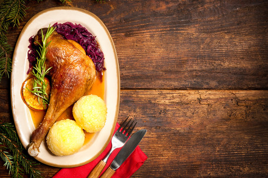 Crusty goose leg with braised red cabbage and dumplings