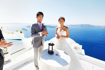 Obraz premium stylish rich asian bride and groom dancing first wedding dance i