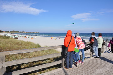 Urlauber auf der Seebr&uuml;cke Boltenhagen