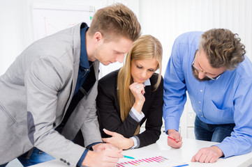 teamwork bei der planung eines neuen projektes