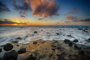 Fototapeta na wymiar sunrise from Sandy Beach, Oahu, Hawaii