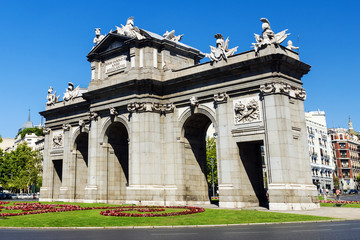 Fototapeta na wymiar The Puerta de Alcala is a monument in the Plaza de la Independen