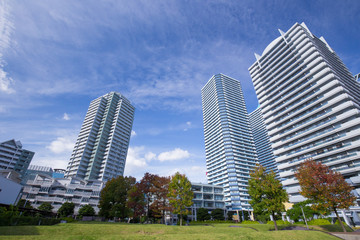 Fototapeta na wymiar 横浜駅周辺の高層ビルとマンション