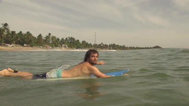 SLOW MOTION: Surfer paddling out
