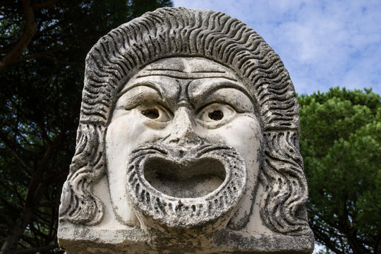 Maschera teatrale in marmo di epoca romana