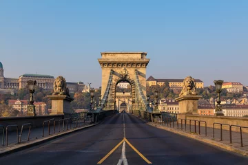 Fototapete Kettenbrücke Széchenyi-Kettenbrücke in Budapest im Laufe des Tages