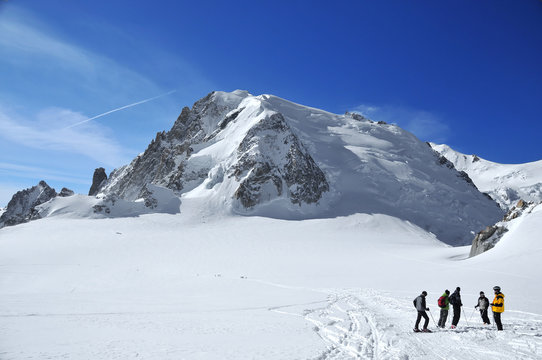 a group of skiers, on the Vallee Blanche in front of the Mt Blanc. Chamonix, France